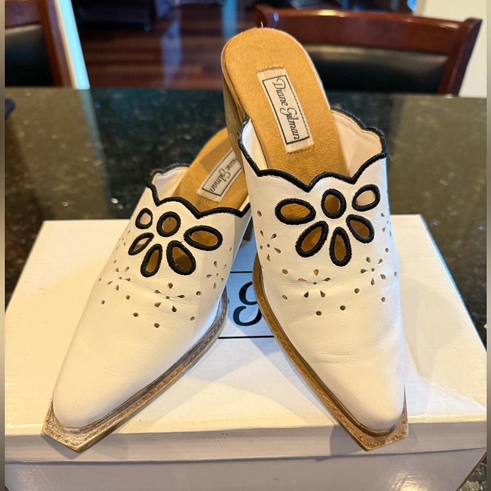 Diane Gilman LEATHER Upper Mules Clogs Western White w/ Black Stitches Size 6.5